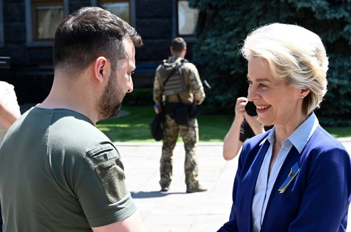 El presidente de Ucrania, Volodimir Zelenski, y la presidenta de la Comisión Europea, Ursula von der Leyen en Kiev, Ucrania. Foto Europa Press