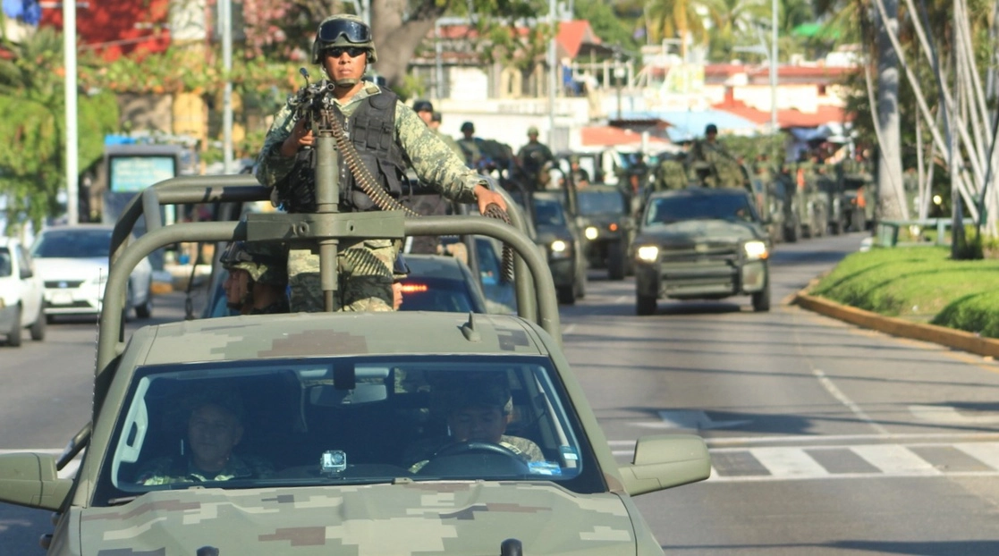 Abordo de 36 vehículos, los militares realizaron recorridos por el municipio. Foto Héctor Briseño