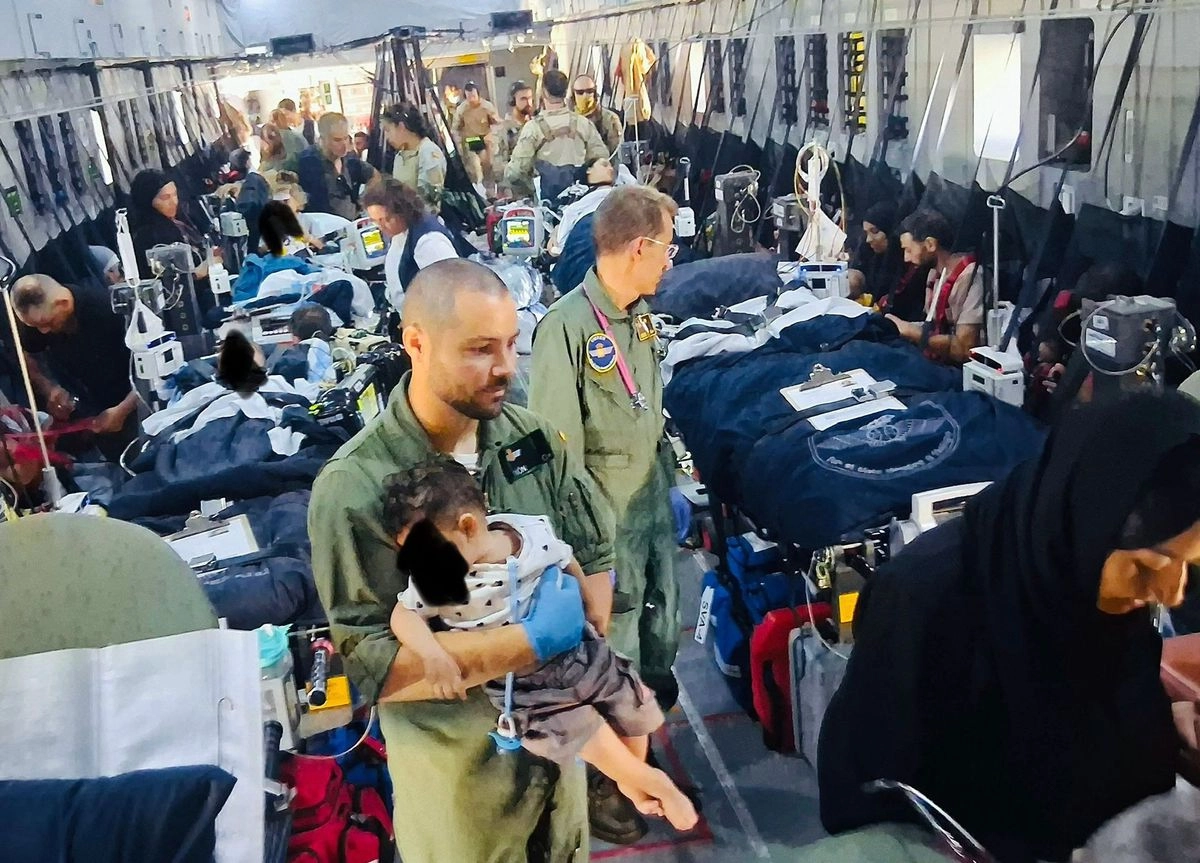 Un avión militar español transportó a 13 niños de Gaza y sus familias desde Jordania a España, el 31 de julio de 2025. Foto tomada de X 