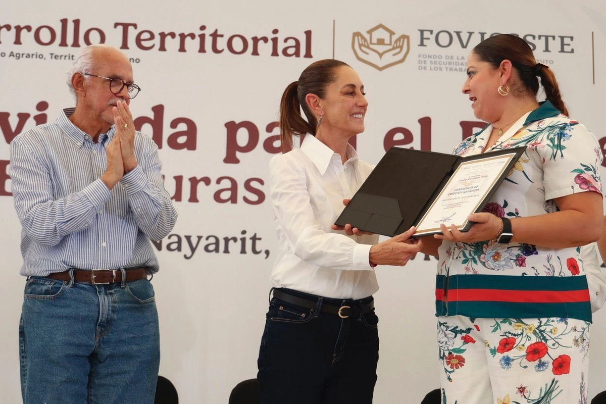 La presidenta Claudia Sheinbaum encabezó en Tepic, Nayarit, la entrega de Escrituras y Mejoramiento de Vivienda. Foto tomada de X 
