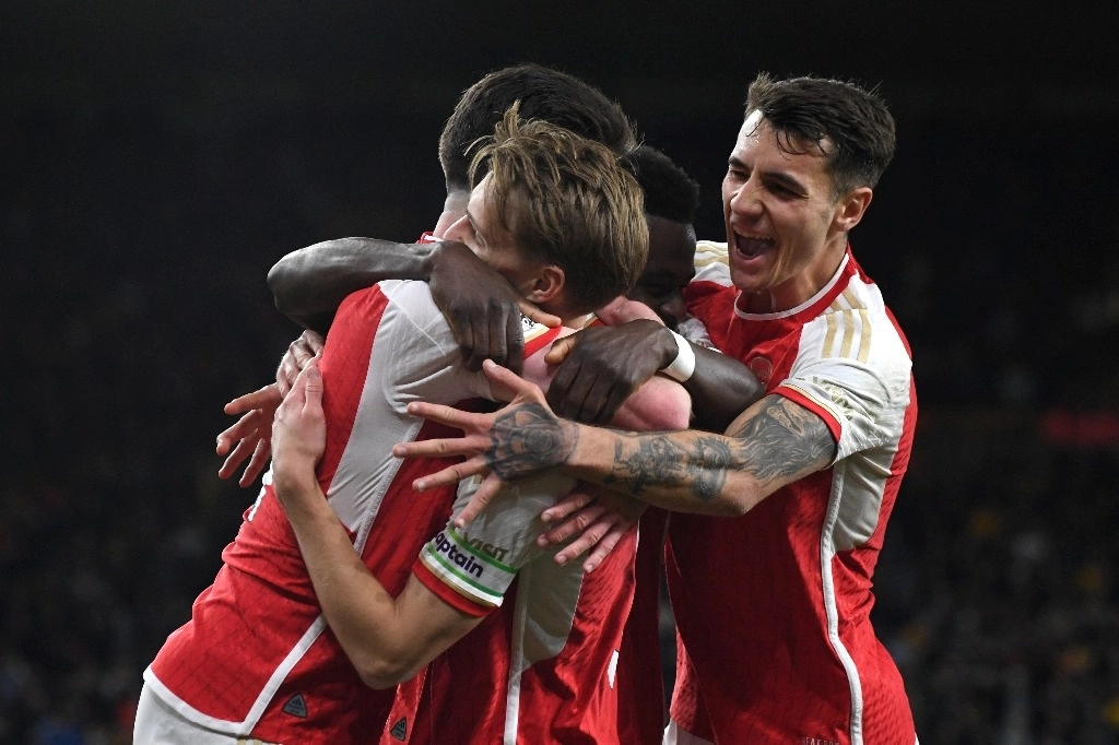 Leandro Trossard y Martin Odegaard anotaron los goles de la victoria de los ‘gunners’ contra el Wolverhampton Wanderers, en la fecha 34 de la Liga Premier. Foto Ap