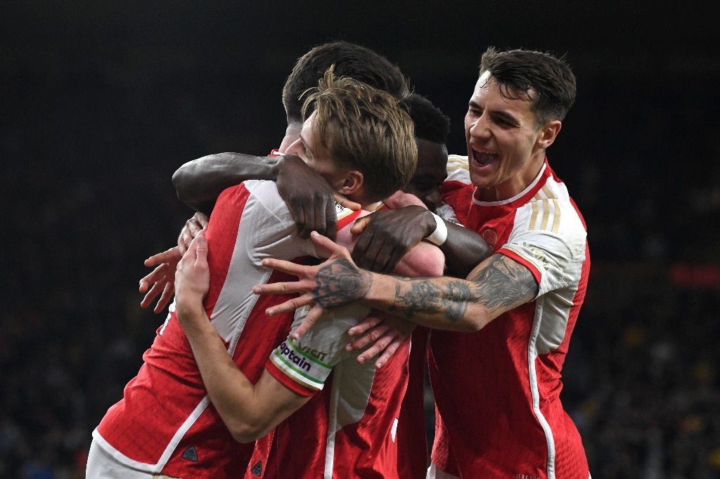 Arsenal defeats Wolves 2-0 and becomes leader of the Premier League