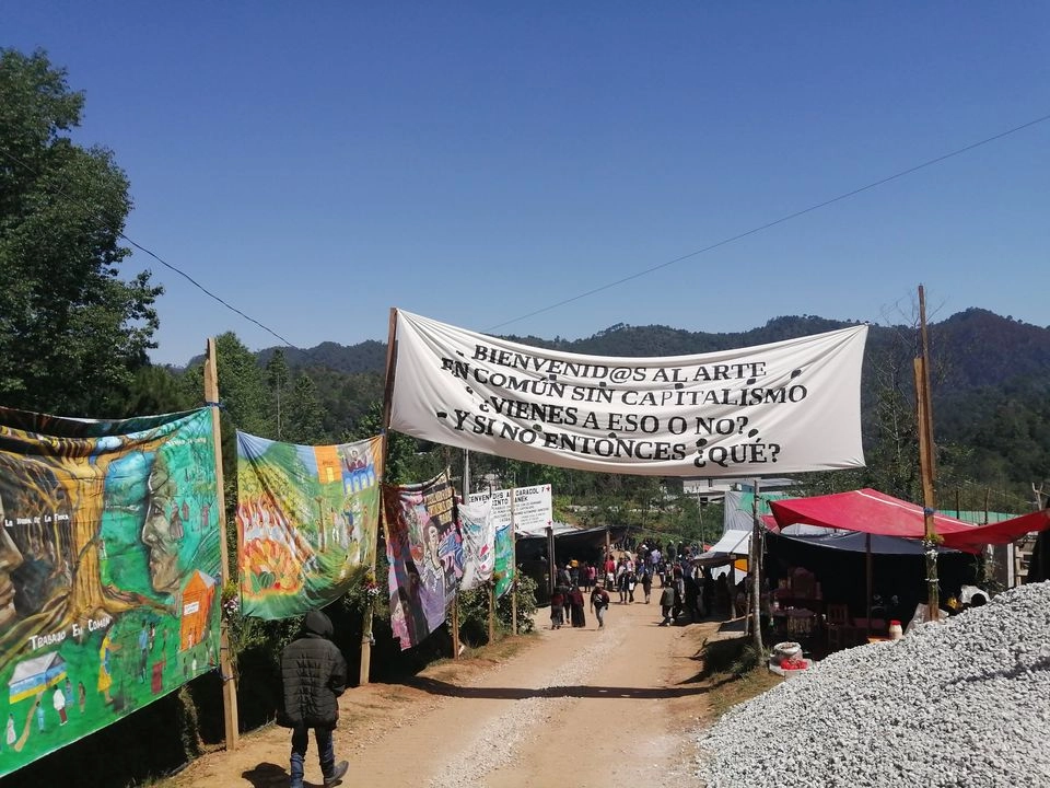 Canciones, poesía, teatro y otras actividades culturales fueron presentadas durante el segundo día de trabajos del (rebel y revel) arte: Encuentro de arte, rebeldía y resistencia del EZLN. 