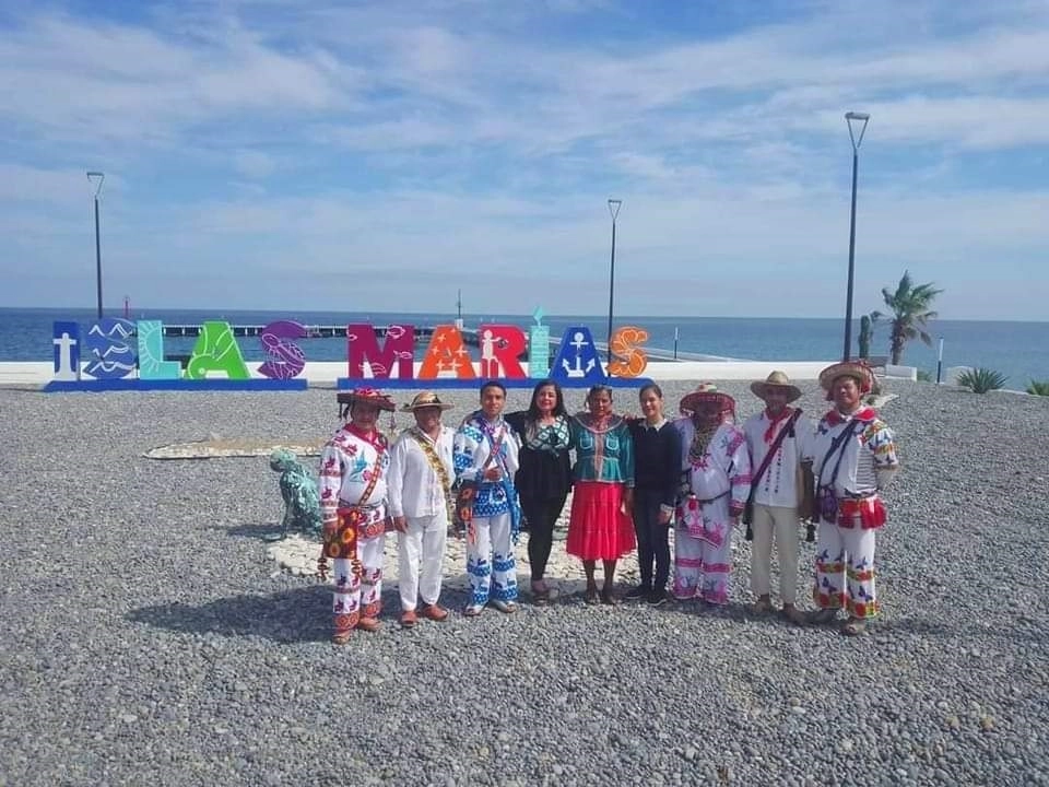La estancia de los artesanos de pueblos originarios en las Islas Marías será de 20 días, dijo Lorena Villarreal, titular de la atención a pueblos y comunidades indígenas de Nayarit. Foto Luis Martín Sánchez 
