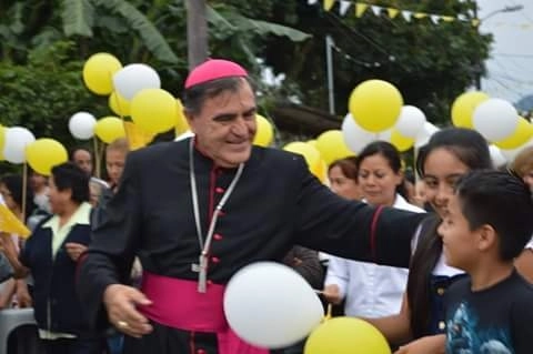 El jerarca religioso fue despojado de sus pertenencias, entre ellas la insignia episcopal que había recibido por parte del Vaticano. Foto Facebook Parroquia de La Santa Cruz, Orizaba