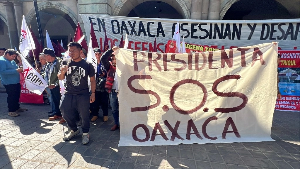 Son alrededor de 200 manifestantes que integran distintas organizaciones sociales las que reclaman ayuda. Foto Jorge A. Pérez Alfonso