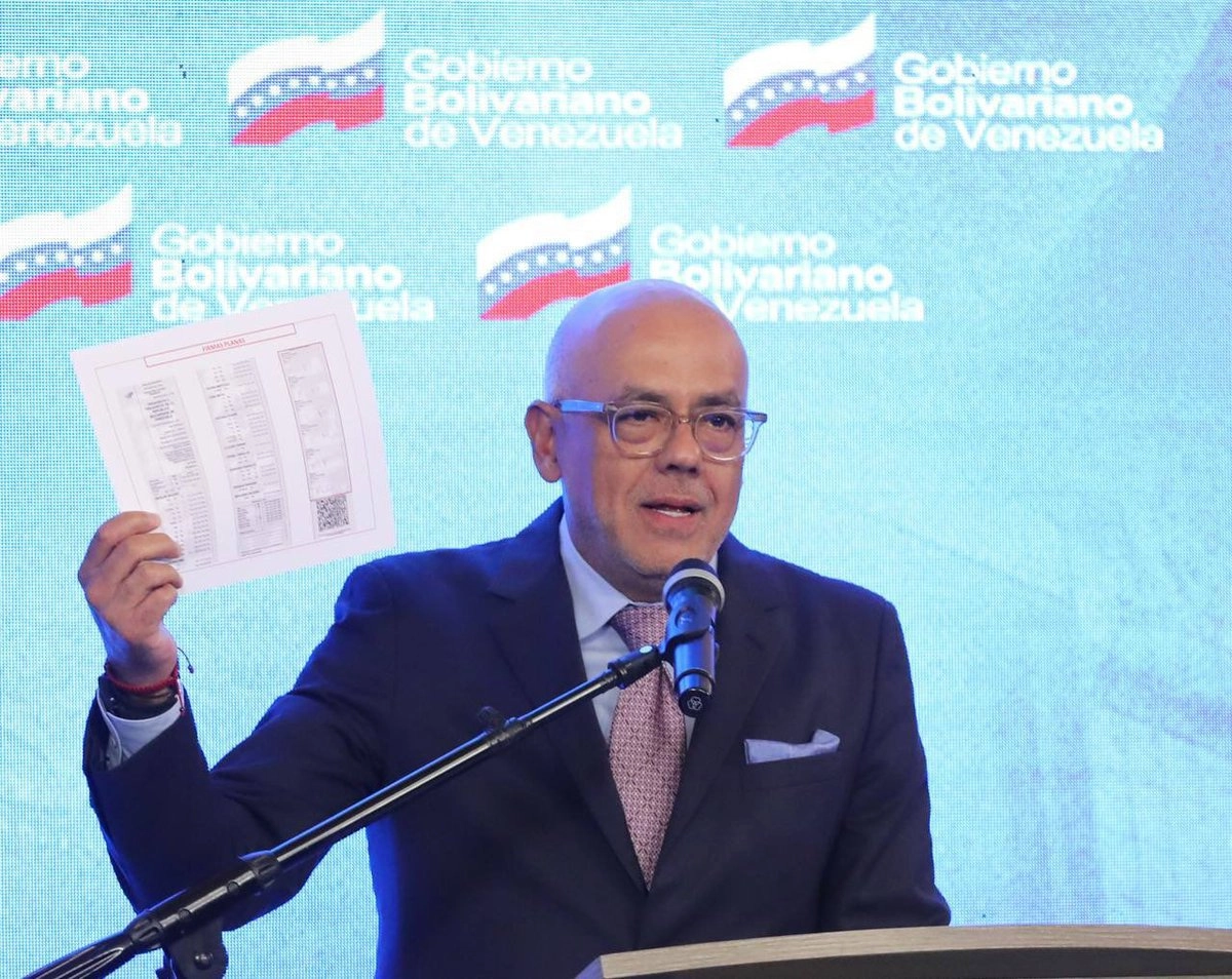 El legislador, Jorge Rodríguez, explicó que los ataques perpetrados por EU contra embarcaciones en el Caribe podrían denominarse como "crímenes de guerra" si existiera una guerra declarada de manera abierta contra Venezuela.