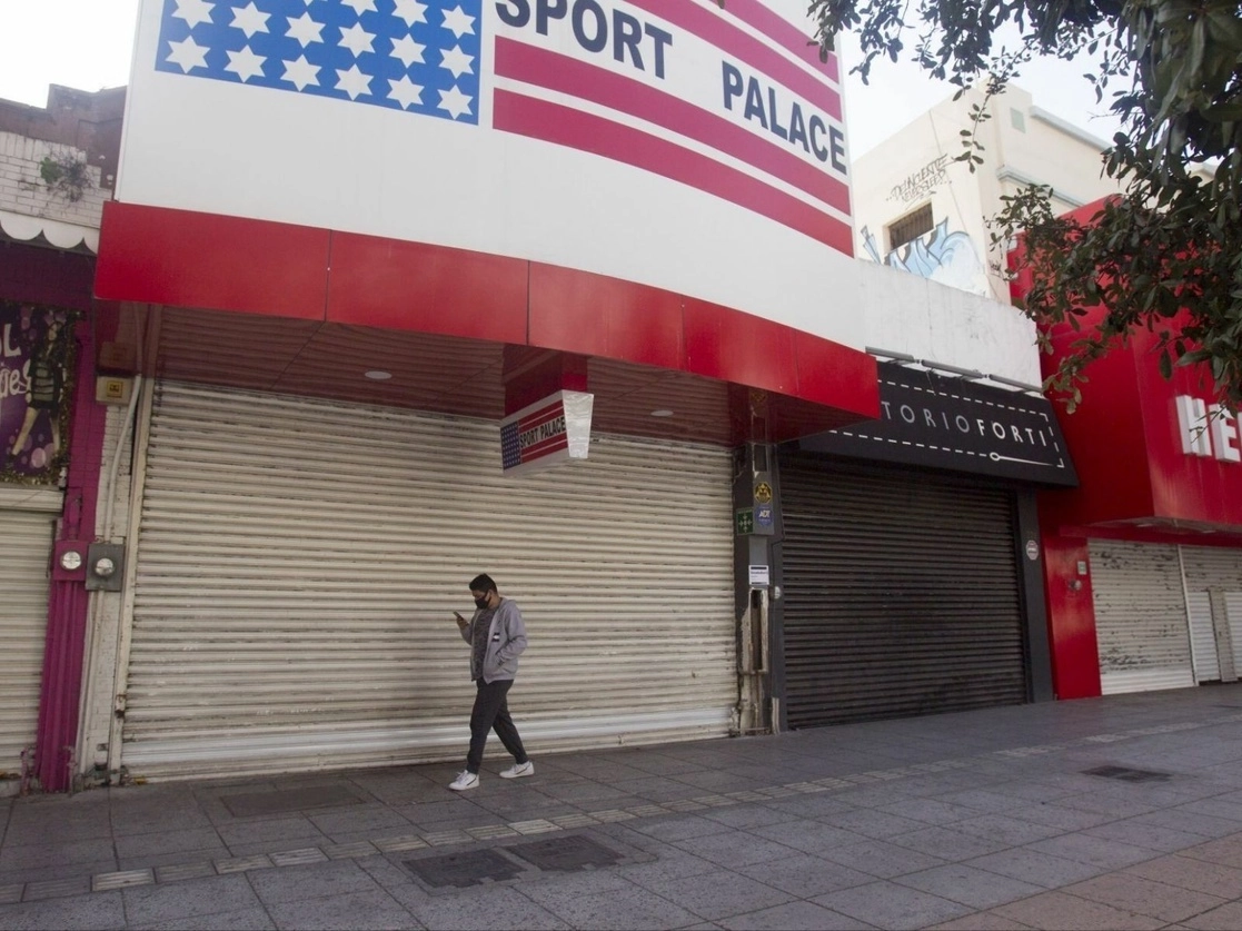 Comercios cerrados en una calle de Nuevo León, Monterrey. Foto Cuartoscuro / Archivo