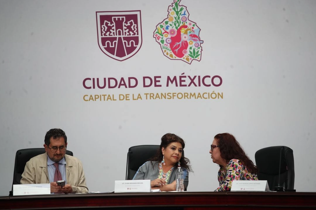  La jefa de gobierno de la Ciudad de México, Clara Brugada, afirmó que Adrián Rubalcava, como nuevo director del Sistema de Transporte Colectivo (STC), ayudará a mejorar el Metro, durante conferencia de prensa, el 6 de mayo de 2025.