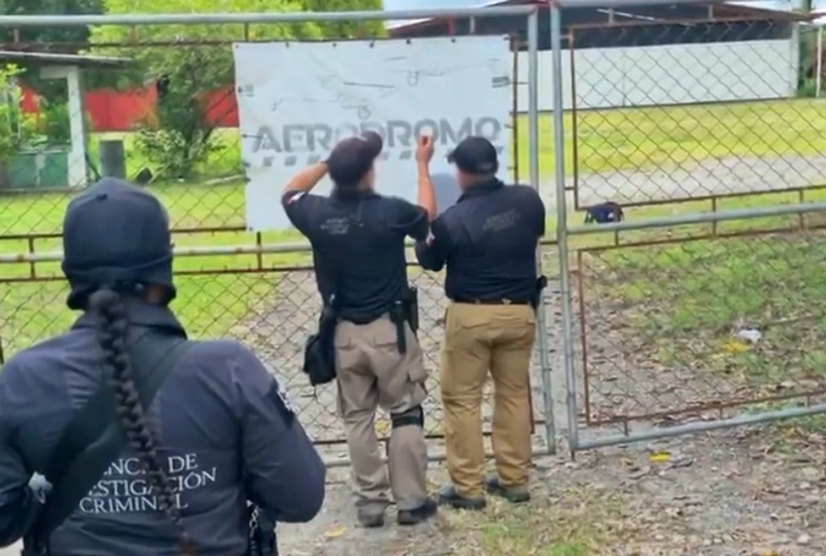 La probable comisión de estos delitos se estaba cometiendo en un aeródromo ubicado en el kilómetro 5 de la carretera Jaritas – Ciudad Hidalgo en dicho municipio.