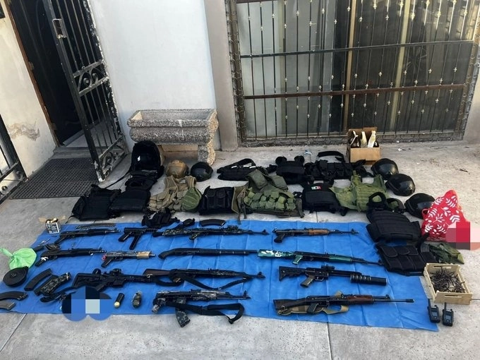 Imagen de lo asegurado por la FGR en un cateo en Ciudad Obregón, Sonora. Foto tomada de la cuenta de Twitter @FGRMexico