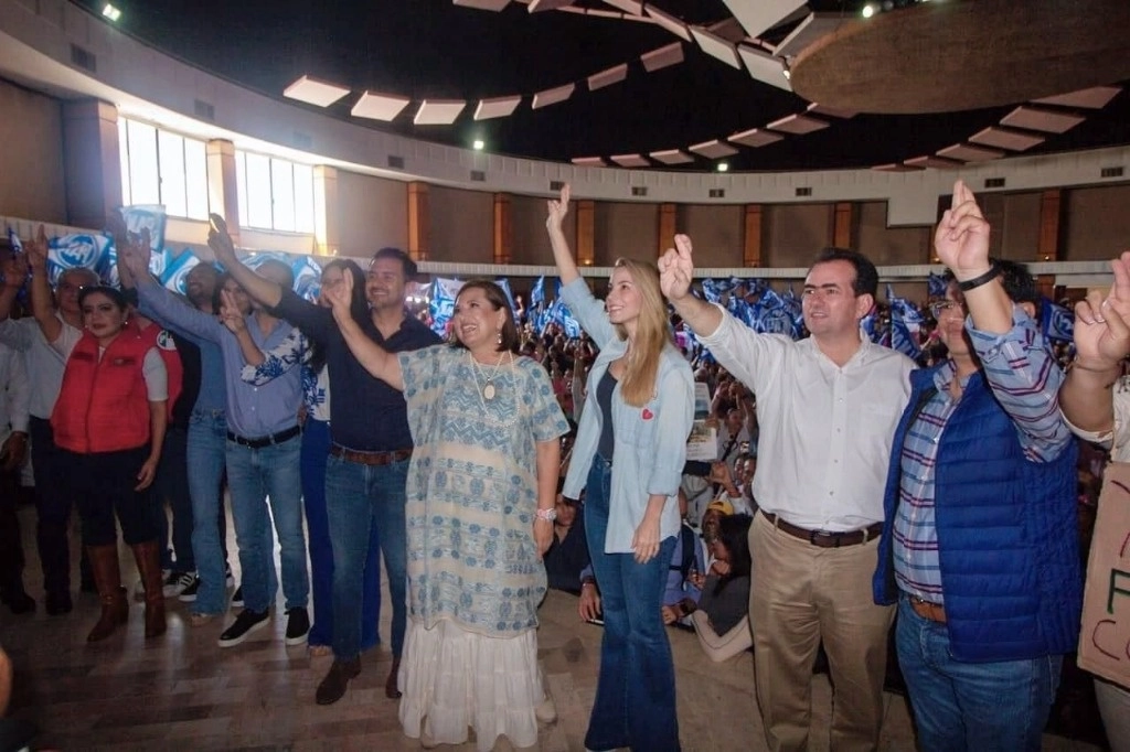 La precandidata del frente opositor, Xóchitl Gálvez encabezó un evento proselitista en Veracruz. Foto Eirinet Gómez