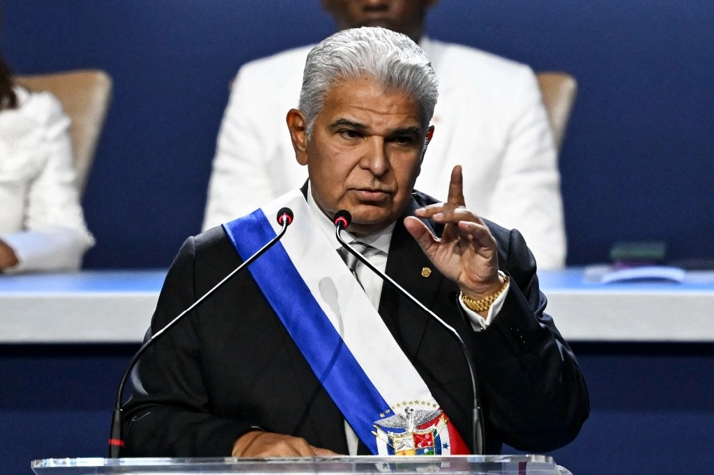 El presidente electo de Panamá, José Raúl Mulino, durante la entrega de la banda presidencial. Foto Ap  