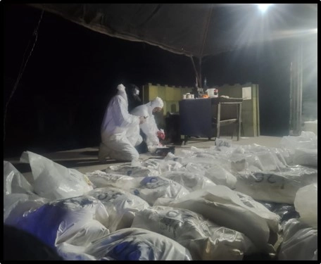 Elementos del Ejército tras realizar el decomiso de la sustancia y los medicamentos. Foto cortesía Sedena 