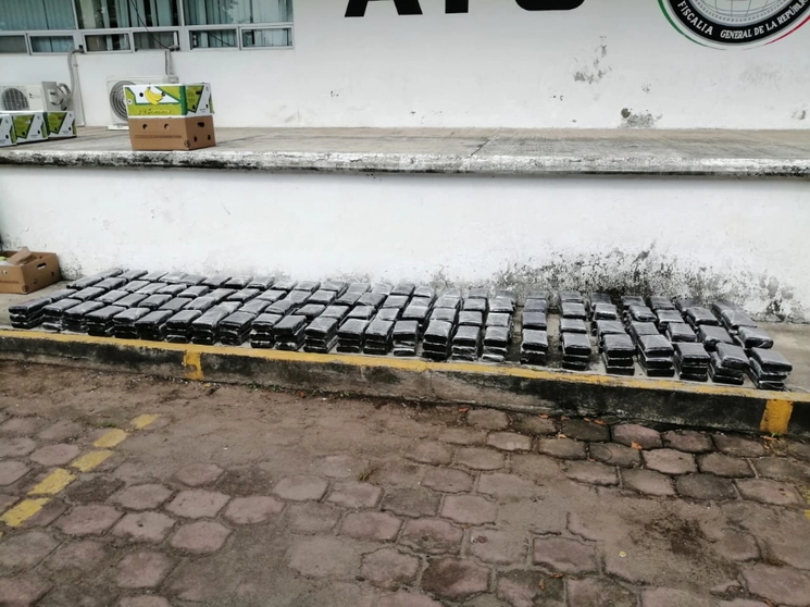 Imagen de los paquetes de cocaína decomisados. Foto Sedena