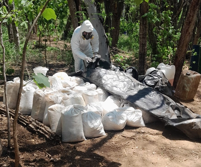 Droga asegurada por personal de Semar. Foto César Arellano