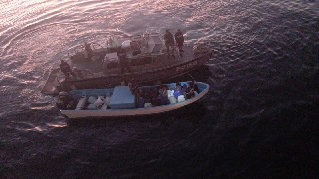 Embarcación asegurada por personal de la Marina. Foto Semar
