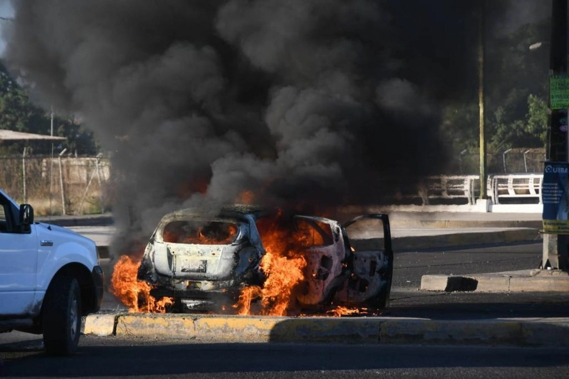 La captura de Ovidio Guzmán López en Culiacán, Sinaloa, el pasado 5 de enero, dejó un saldo preliminar de 256 vehículos asegurados robados en dicha entidad, reveló la AMIS. Foto Cuartoscuro / Archivo