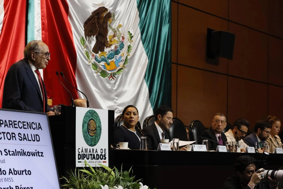 Comparecencia ante la Comisión de Salud del secretario de Salud, David Kershenobich, en el Salón Verde de la Cámara de Diputados, en la Ciudad de México, el 7 de noviembre de 2025. 