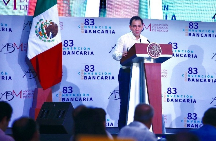 El secretario de Hacienda, Arturo Herrera, durante la 83 Convención Bancaria, en Acapulco, Guerrero. Foto José Carlo González