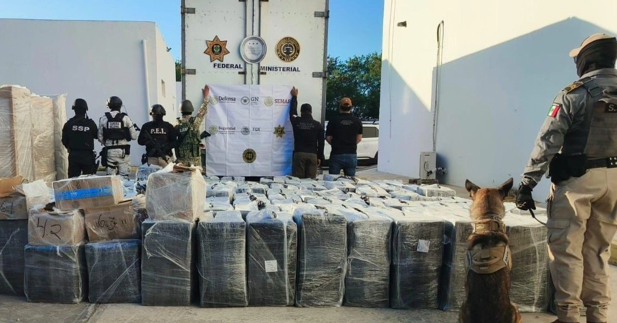 Fuerza federales decomisaron en Mérida, Yucatán, 500 kilos de diversas drogas con un valor estimado en 69 millones de pesos. Foto 