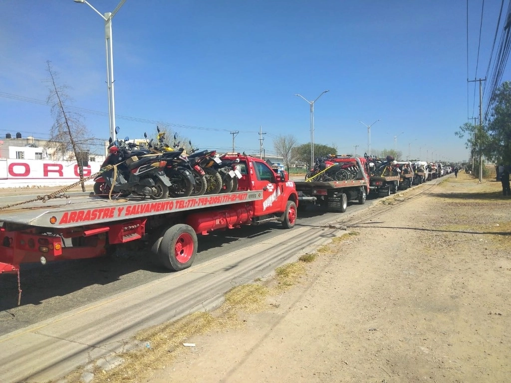 Durante un operativo en Tizayuca, Hidalgo, fueron aseguradas 71 mototaxis que operaban en la clandestinidad. Foto Ricardo Montoya