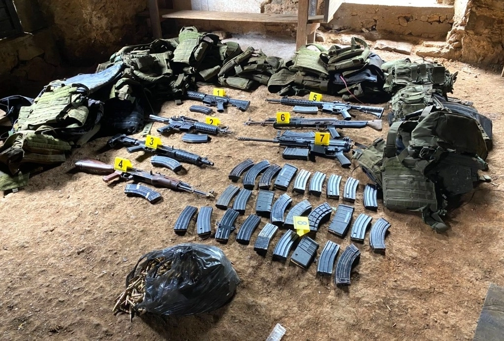 Armas aseguradas por personal de la Fiscalía General de la República. Foto FGR