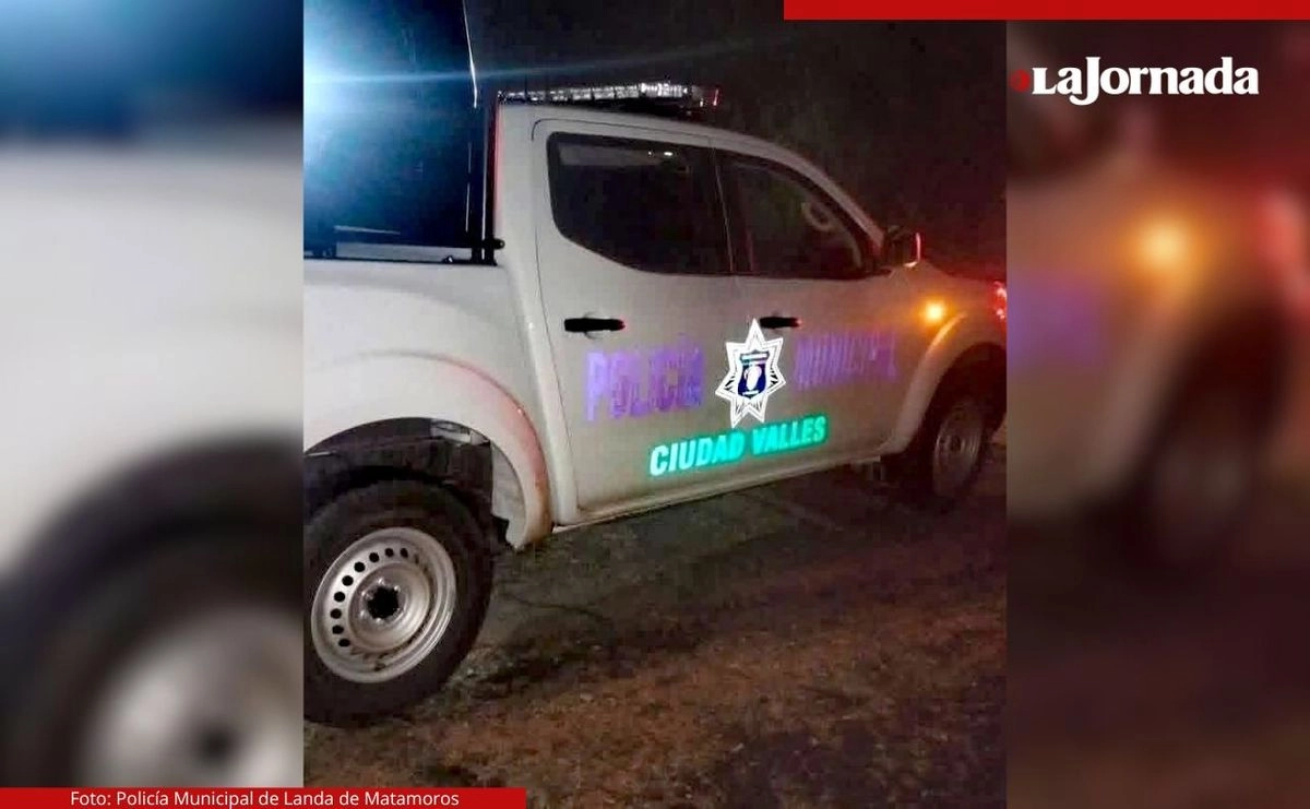 Elementos de la Policía de Landa de Matamoros, Querétaro, aseguraron cuatro vehículos que portaban logotipos falsos de corporaciones de seguridad de los municipios potosinos de Ciudad Valles, Axtla de Terrazas, Xilitla y Tampamolón Corona. Foto 
