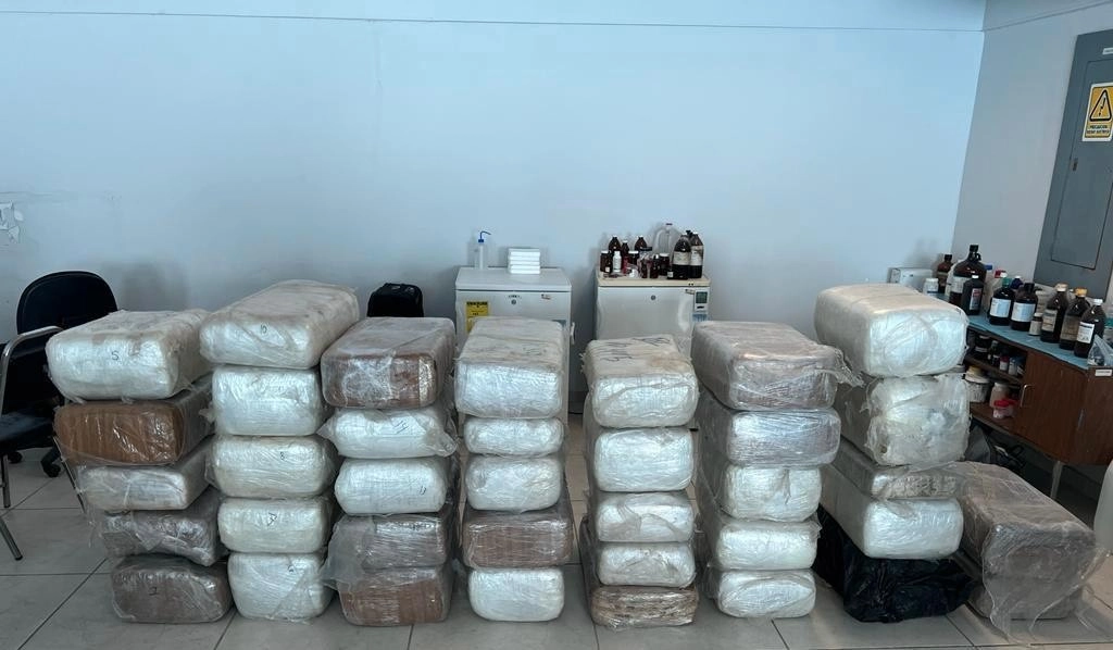 Parte de la droga decomisada. Foto La Jornada