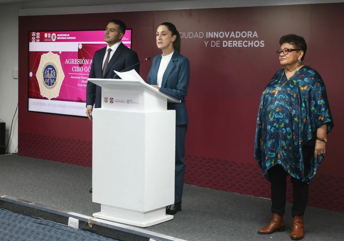 El titular de la SSC-CDMX, Omar García Harfuch; la fiscal capitalina, Ernestina Godoy; y la Jefa de Gobierno de la Ciudad de México, Claudia Sheinbaum, durante la conferencia de prensa en la que dieron avances de la investigación sobre el atentado que sufrió el periodista Ciro Gómez Leyva, el 11 de enero de 2023. Foto Cuartoscuro 




