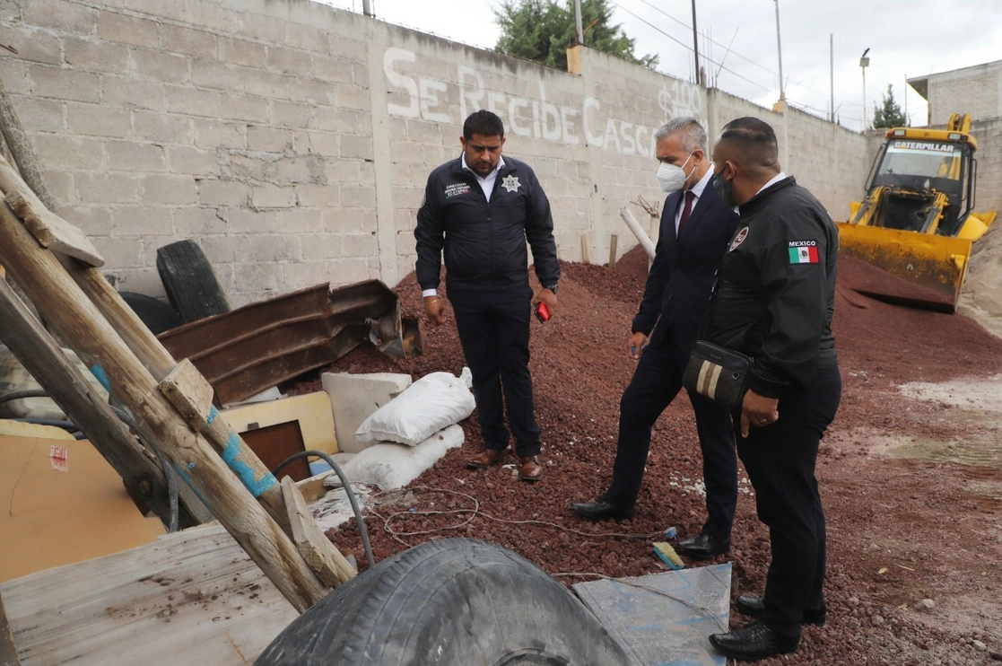 Las tomas clandestinas estaban conectadas a la red de agua potable del municipio. Foto La Jornada