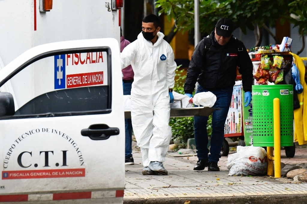 Personal forense en imagen de archivo. Foto Afp