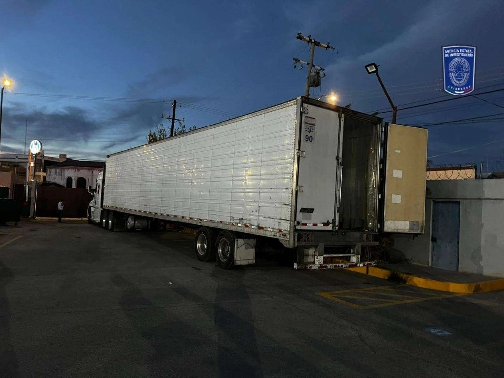 El trailer al parecer transportaba pollo, pero le hallaron 47 kilos de drogas. Foto Fiscalía General de Chihuahua