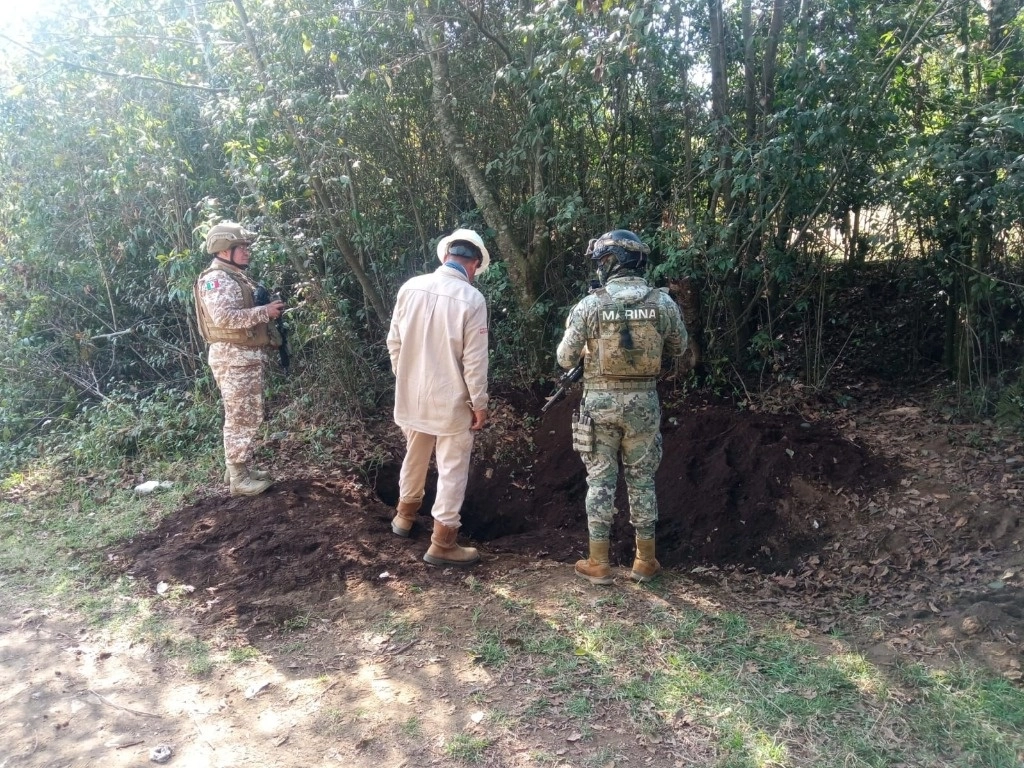 Durante enero personal de la Semar inhabilitó 30 tomas clandestinas de hidrocarburo en municipios de Huauchinango, Ahuazotepec y Xicotepec, en Puebla, mientras que la FGR aseguró más de 880 litros de combustible en Chiapas. Foto cortesía de la Semar