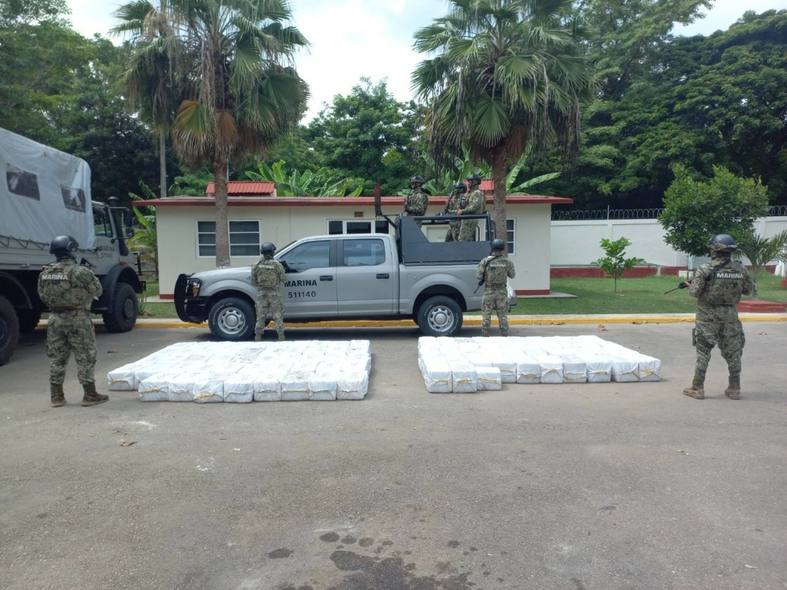 Cocaína asegurada por elementos de la Marina. Foto Semar