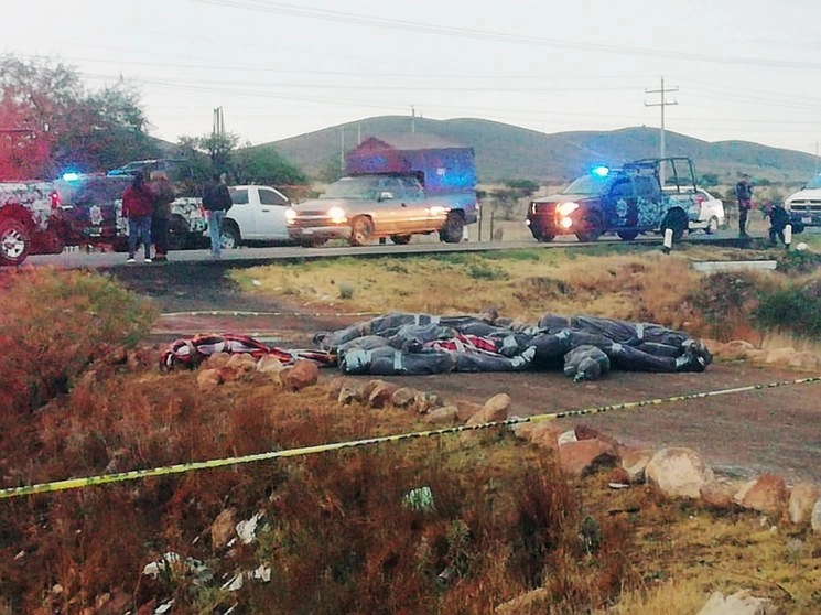 En imagen de archivo, cuerpos embolsados fueron abandonados en Fresnillo, Zacatecas. Foto La Jornada

