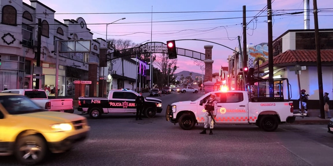 El cuerpo del regidor de Tecate  Alfonso Zacarias, fue abandonado en las inmediaciones del Palacio Municipal. Foto Códice Tecate/ F. Rábago