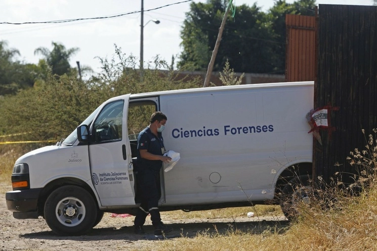 Peritos del Servicio Médico Forense del estado de Jalisco. Foto Cuartoscuro / archivo