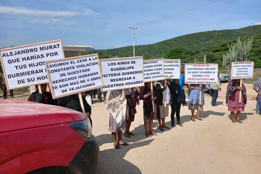 Una de las protestas de familias desplazadas que encabezó y organizó el activista. Foto Especial