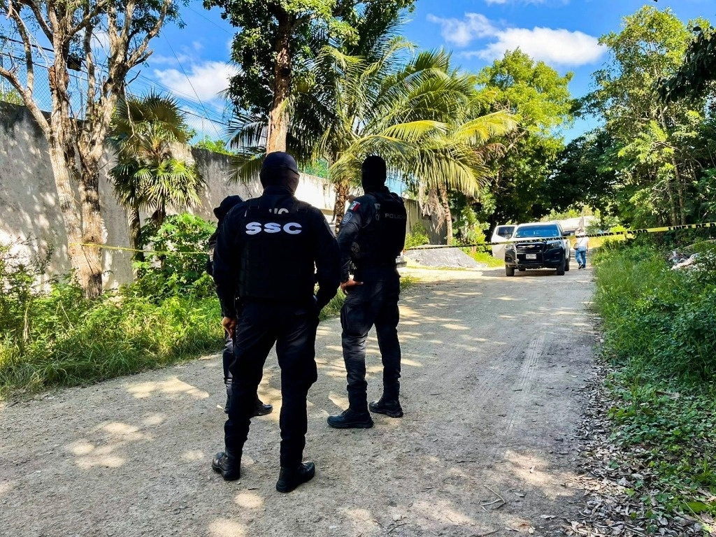 Los primeros en llegar a la zona fueron elementos de la policía local, quienes acordonaron el área para preservar las pruebas. Foto Cuartoscuro