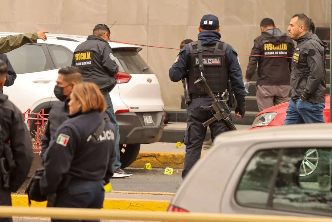 El asesinato de cuatro personas ocurrió la madrugada del jueves en la avenida Reyes Heroles de Tlalnepantla, Edomex. Foto 