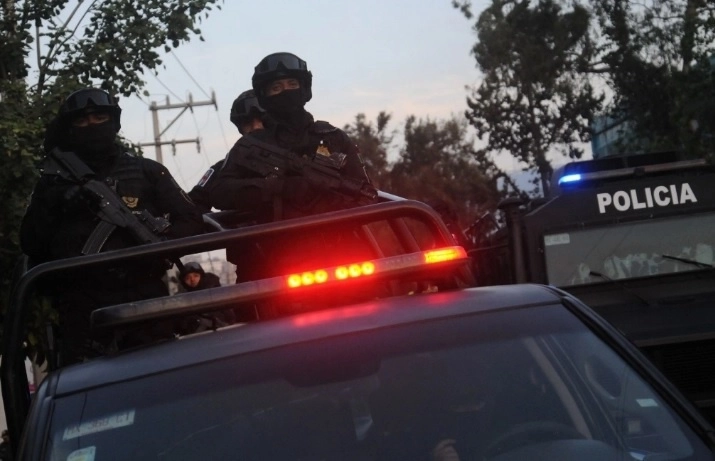 Ante las detonaciones los habitantes de la zona se resguardaron en viviendas y negocios. Foto Cuartoscurto / archivo