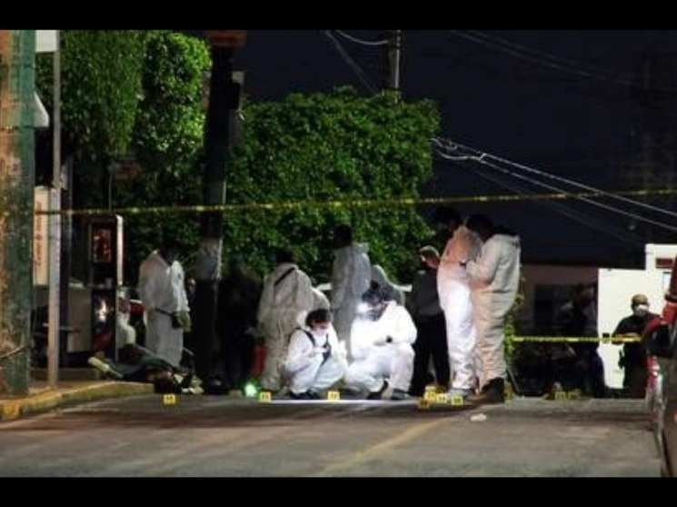 Peritos en la zona de un crimen en Morelos. Foto Cuartoscuro/ archivo