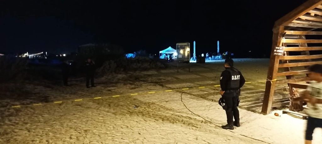 El elemento de la Guardia Nacional fue hallado mal herido en la playa del Malecón Internacional de Progreso, Yucatán. Foto Luis Boffil