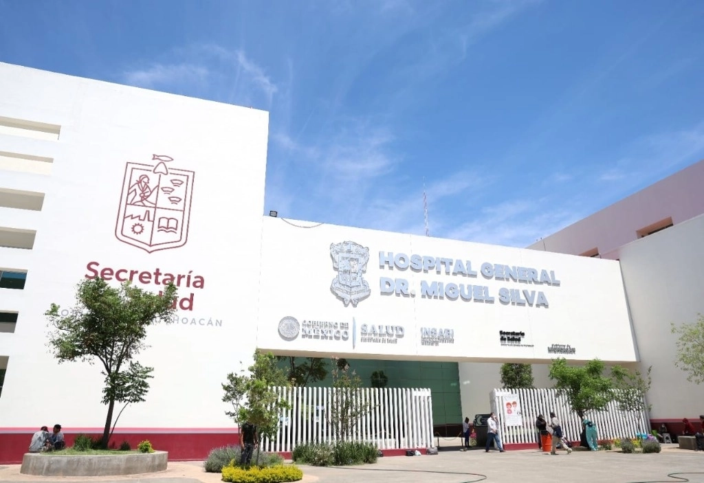 La joven fue atendida en terapia intensiva del Hospital Civil de Morelia, donde recibió atenciones médicas, sin embargo, el 7 de abril falleció a causa de muerte cerebral derivada de las agresiones que sufrió en el cráneo. Foto tomada del sitio https://salud.michoacan.gob.mx / Archivo

