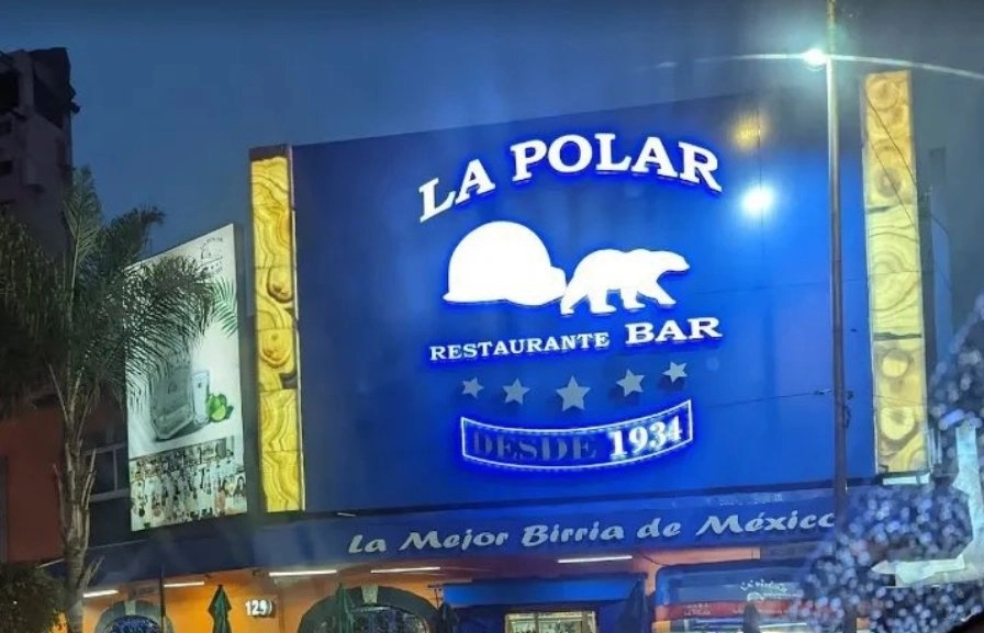Meseros del conocido restaurante La Polar habrían matado a golpes a un cliente. Foto La Jornada