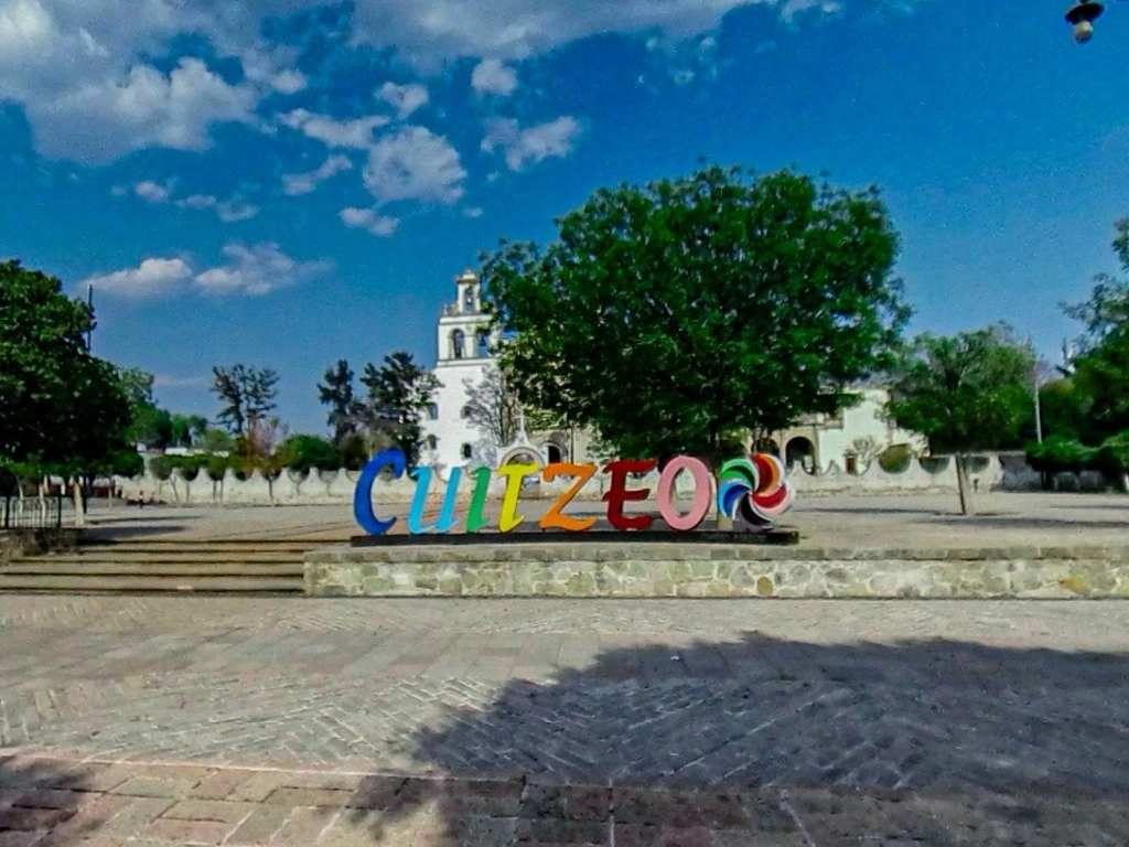 El candidato de Cuitzeo, Michoacán, se encontraba platicando con otras personas cuando fue sorprendido, presuntamente, por dos personas que se desplazaban en motocicleta y que accionaron un arma de fuego en su contra", detalló la fiscalía. Foto tomada de Google Street View

