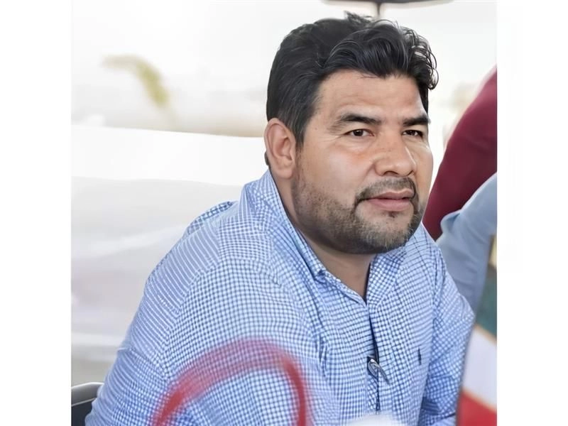 El ex presidente municipal de San Pedro Mixtepec, Oaxaca, Javier Cruz Jiménez, buscó en 2024 la relección por el Partido del Trabajo, pero perdió los comicios. 