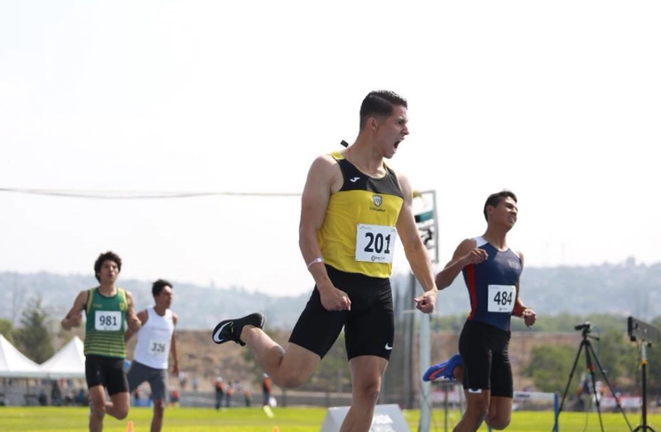 Martín Loera compitió y ganó medallas en pruebas de velocidad de 100, 200 y 400 metros planos. Foto Facebook/
Instituto Chihuahuense del Deporte Zona Norte