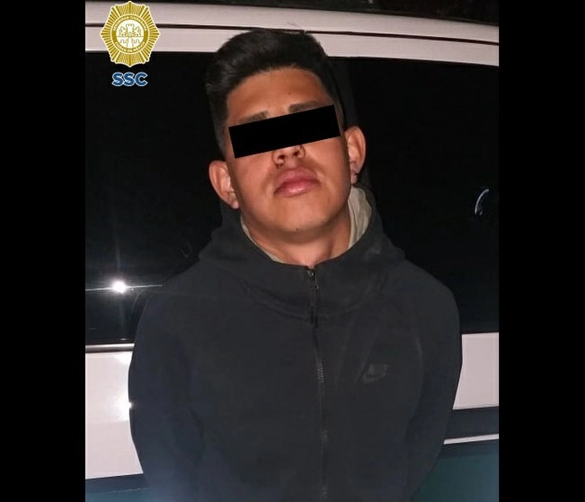Policías de la SSC detuvo a uno de los presuntos asesinos del líder taxista. Foto SSC CDMX